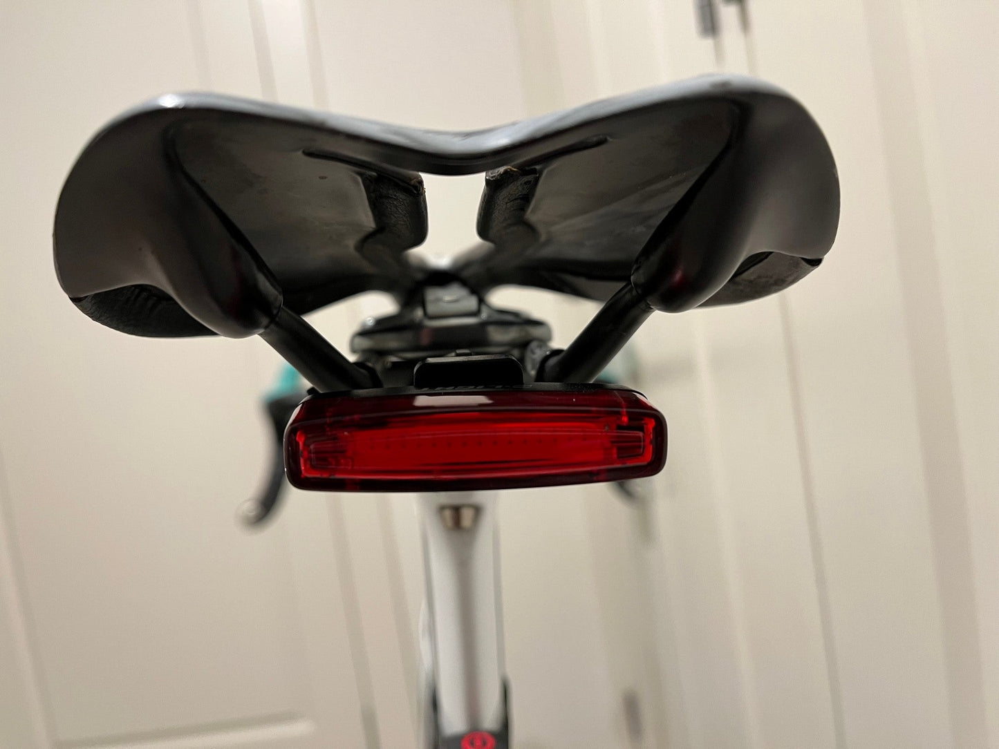 LIGHT,  Rear, 6 modes, w/Daytime Flash, w/USB recharge, high intensity 15 CHIPS COB LED, 30 Lumen,  inc -  s-post & saddle rail mounts, Quality D-Light product (CG-423R)