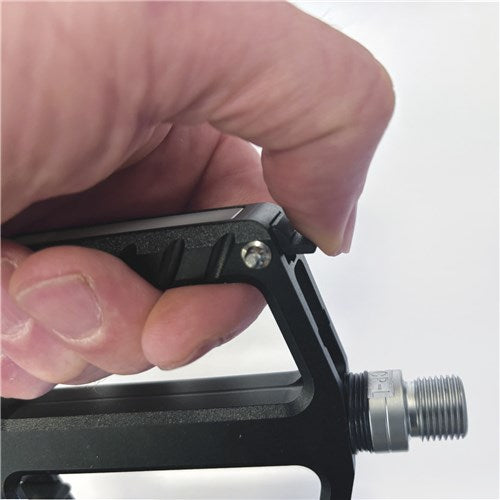 Lumi Flashing Pedal - USB Rechargeable