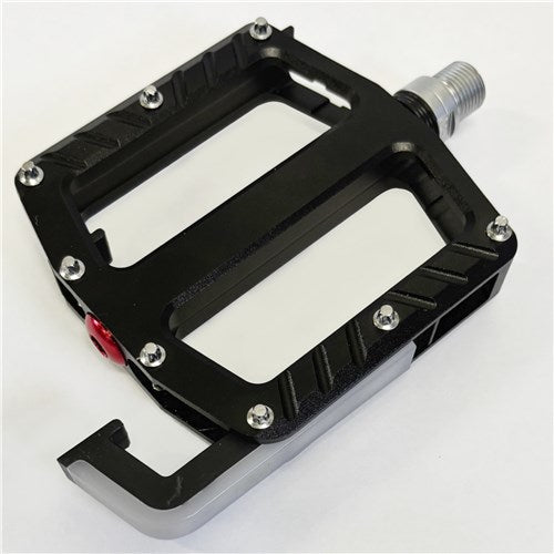 Lumi Flashing Pedal - USB Rechargeable