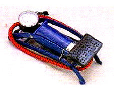 FOOT PUMP W GAUGE 100PSI