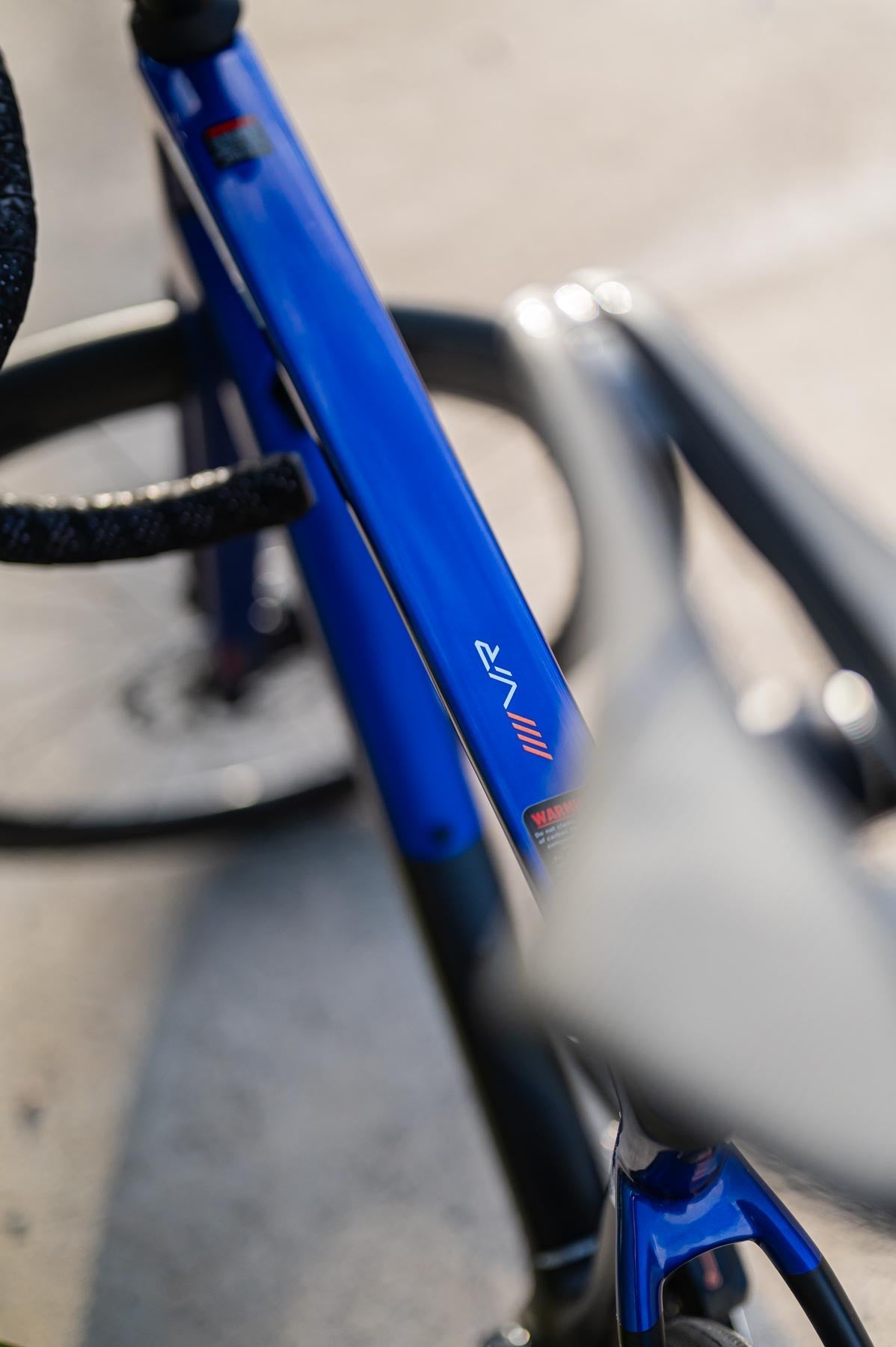 Felt VR | Advanced | 105 Di2 (Disruptive Blue/Wh/Or)