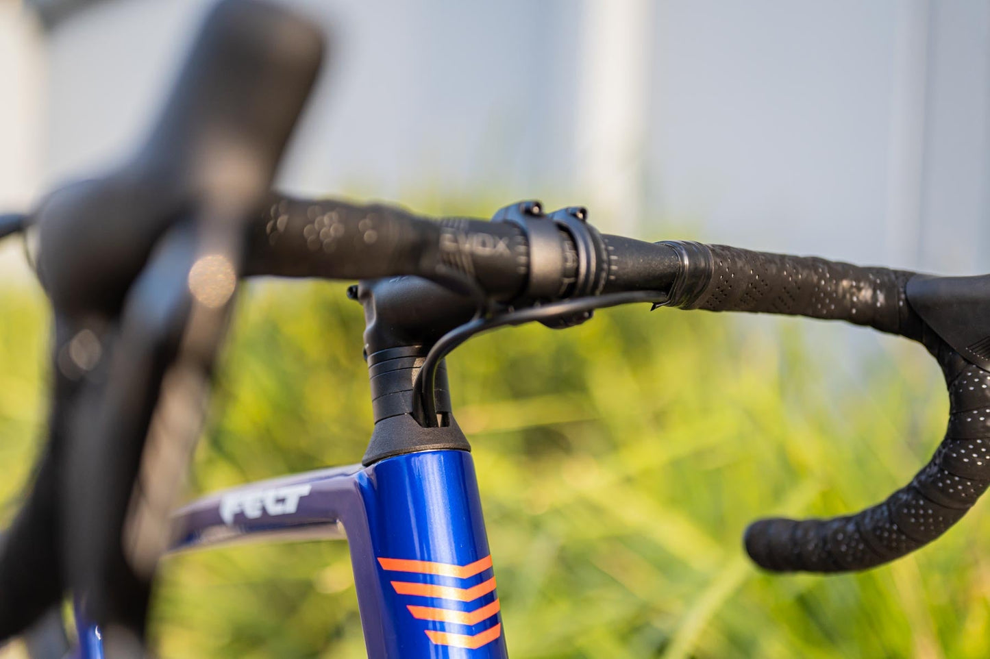 Felt VR | Advanced | 105 Di2 (Disruptive Blue/Wh/Or)