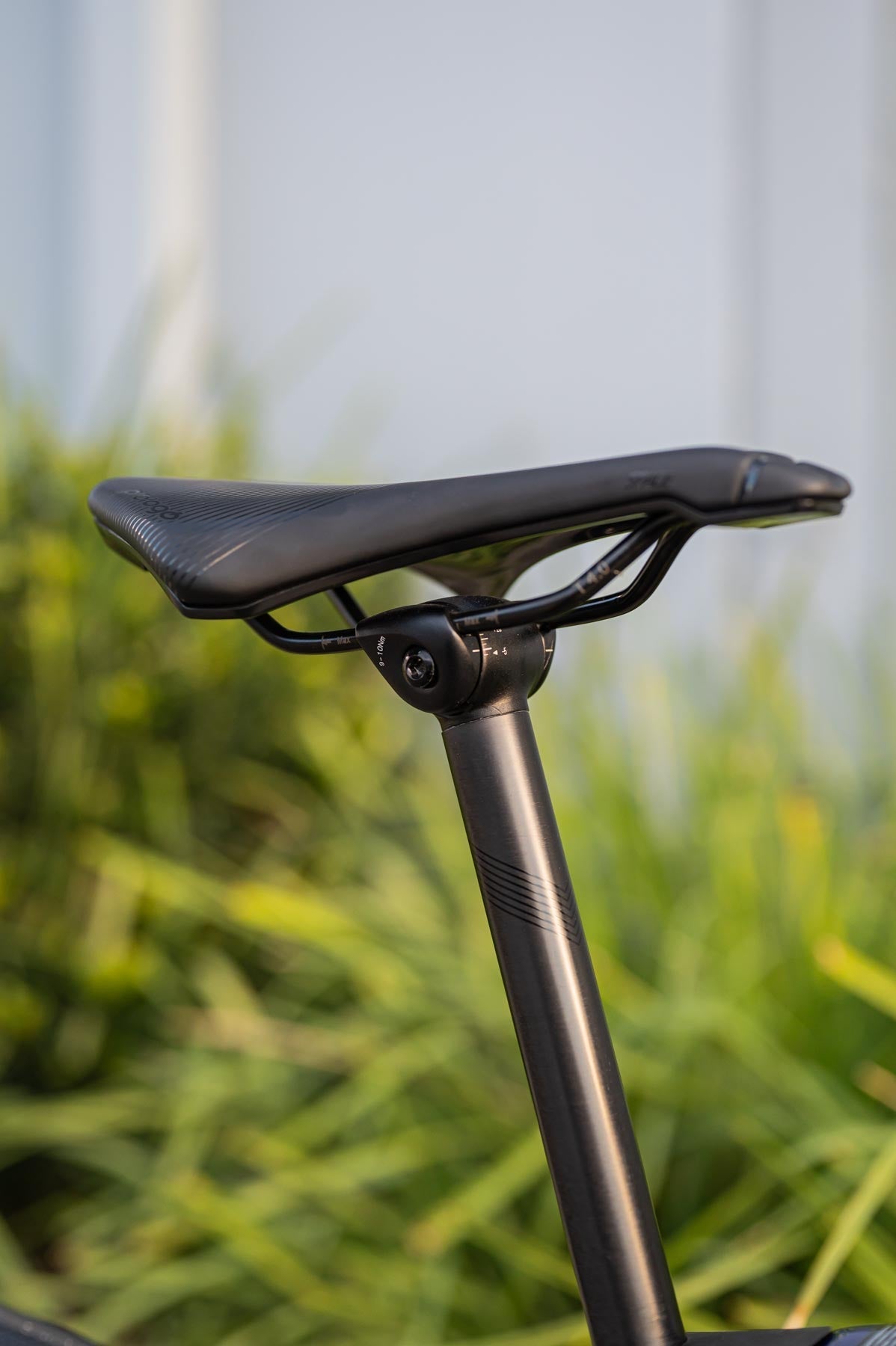 Felt VR | Advanced | 105 Di2 (Disruptive Blue/Wh/Or)