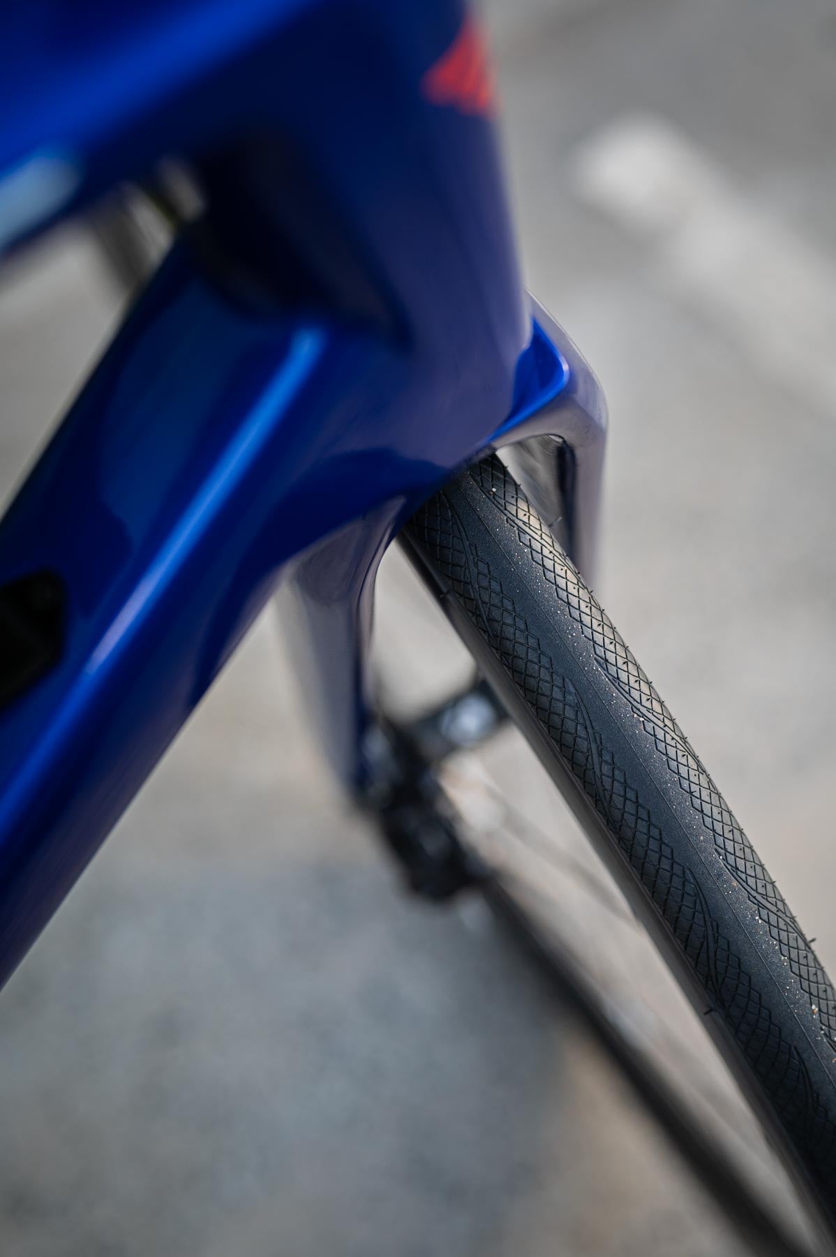 Felt VR | Advanced | 105 Di2 (Disruptive Blue/Wh/Or)